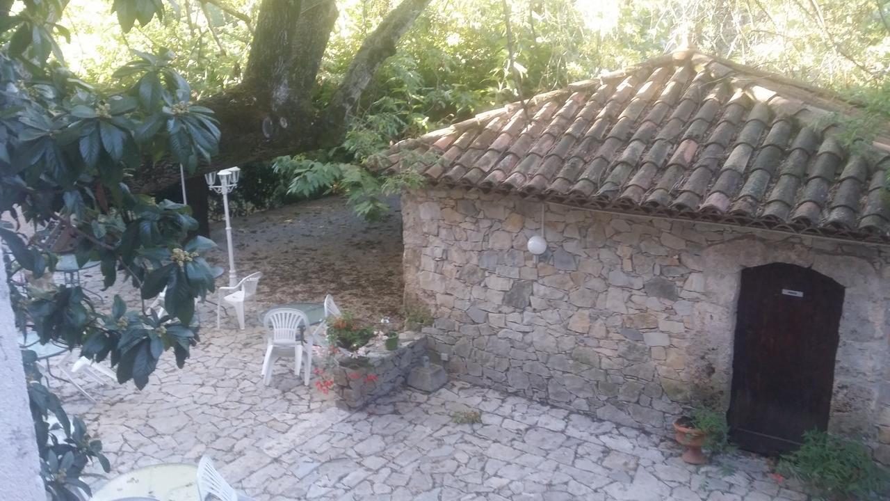 Auberge De Pachoquin Meounes-les-Montrieux Exterior foto